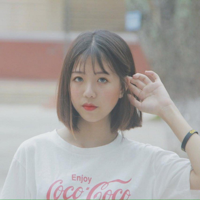 Nữ sinh bất ngờ nổi tiếng chỉ bởi cách uống trà sữa có một không hai Nữ sinh bất ngờ nổi tiếng chỉ bởi cách uống trà sữa có một không hai